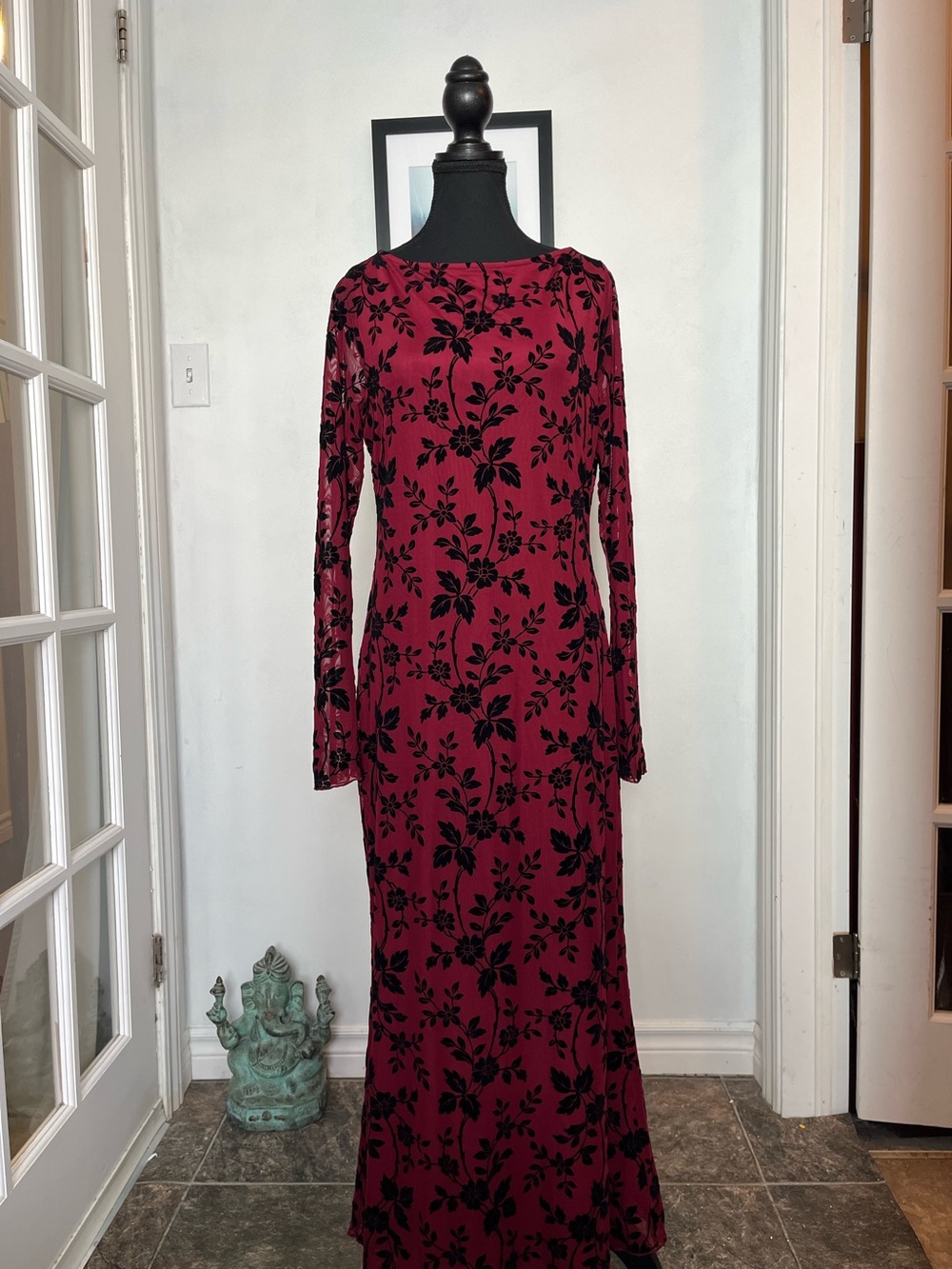 Pretty Garden Brand Dress Women’s Size Large. Lightly used.